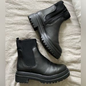 American Eagle boots